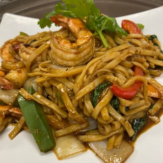 Spicy shrimp lomein