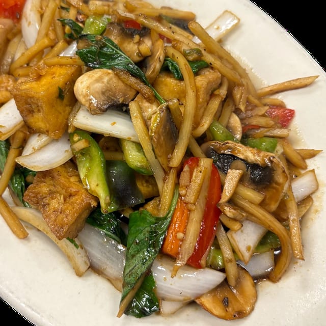 E2: Pad Kra Pao.